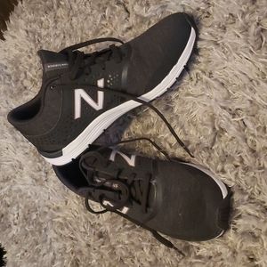 New Balance tennis shoes